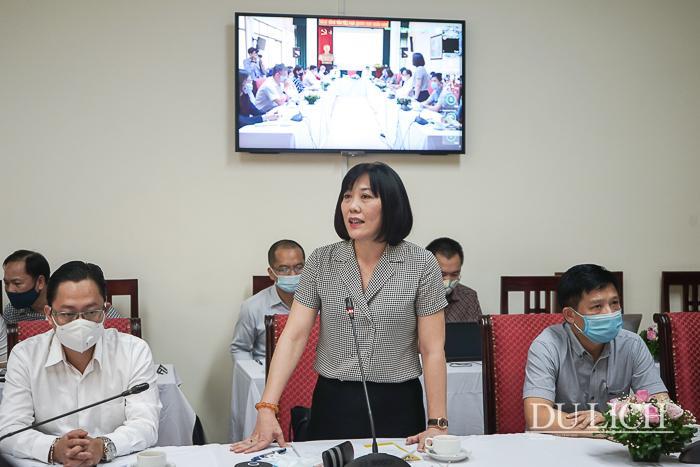 Bà Nguyễn Thị Vân - Phó Tổng Giám đốc Tổng Công ty Du lịch Hà Nội mở đầu phần ý kiến từ các doanh nghiệp lữ hành